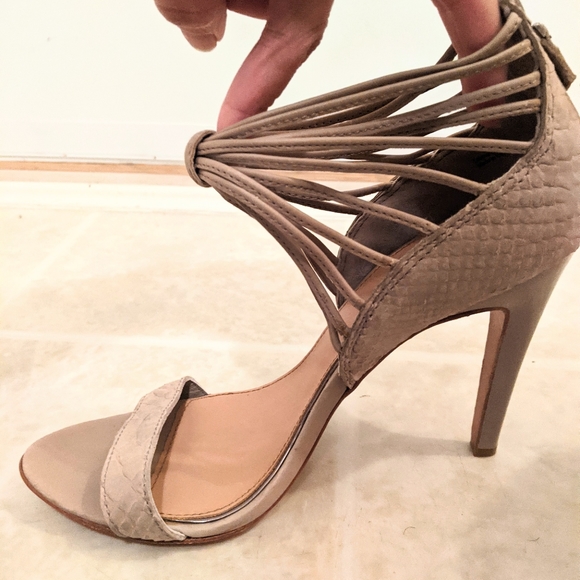 New Badgley Mischka dressy heels in nude/taupe - Picture 5 of 7
